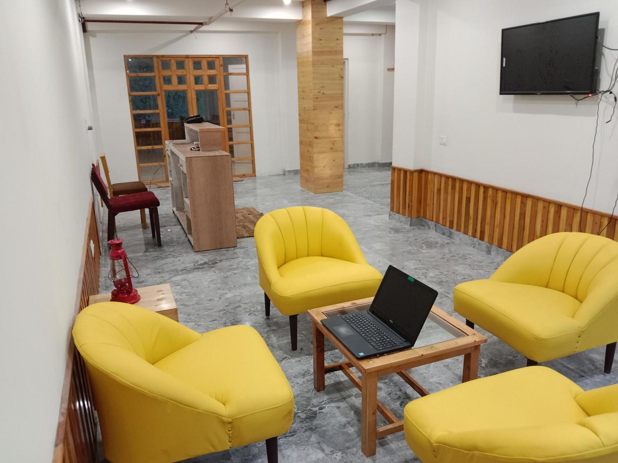 Hotel Apple Flower Manāli Eksteriør bilde
