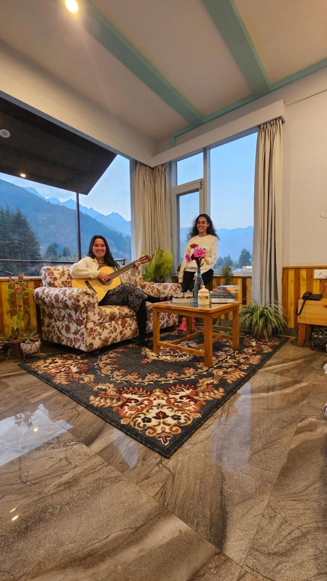 Hotel Apple Flower Manāli Eksteriør bilde